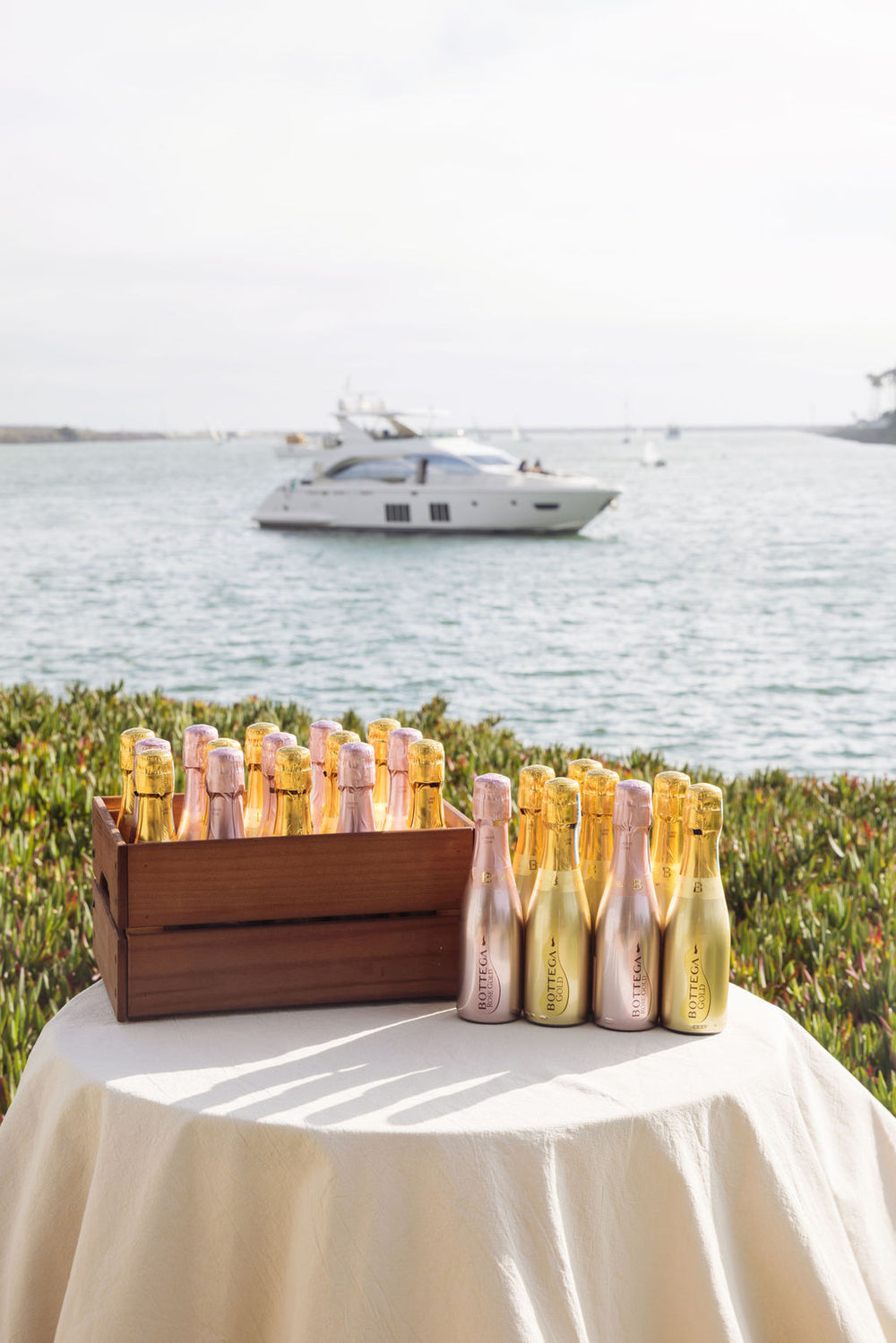Mini prosecco bottles gold and rose gold